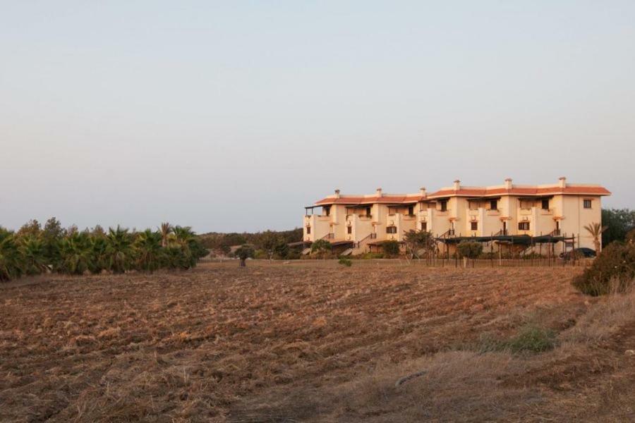 Selenias Balci Plaza Hotel And Balci Plaza Guest Bungalows Karpaz Peninsula المظهر الخارجي الصورة